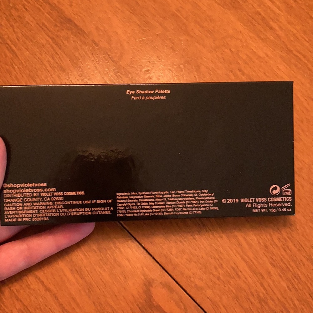 Violet Voss Essentials Palette - Picture 3 of 4